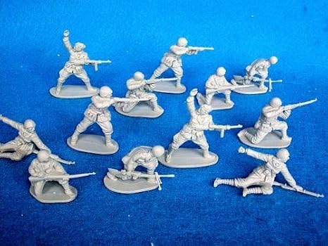 WWII - Italian Infantry Plastic Army Men: 12 piece set of 54mm Figures - 1:32 Scale