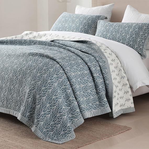 Quilt Set Queen Size - 100% Cotton Blue and White Quilt, Floral Reversible Bedspread Bedding Set, Lightweight Botanical Pattern Coverlet with 2 Pillow Shams, 3-Piece All Season, 90x98